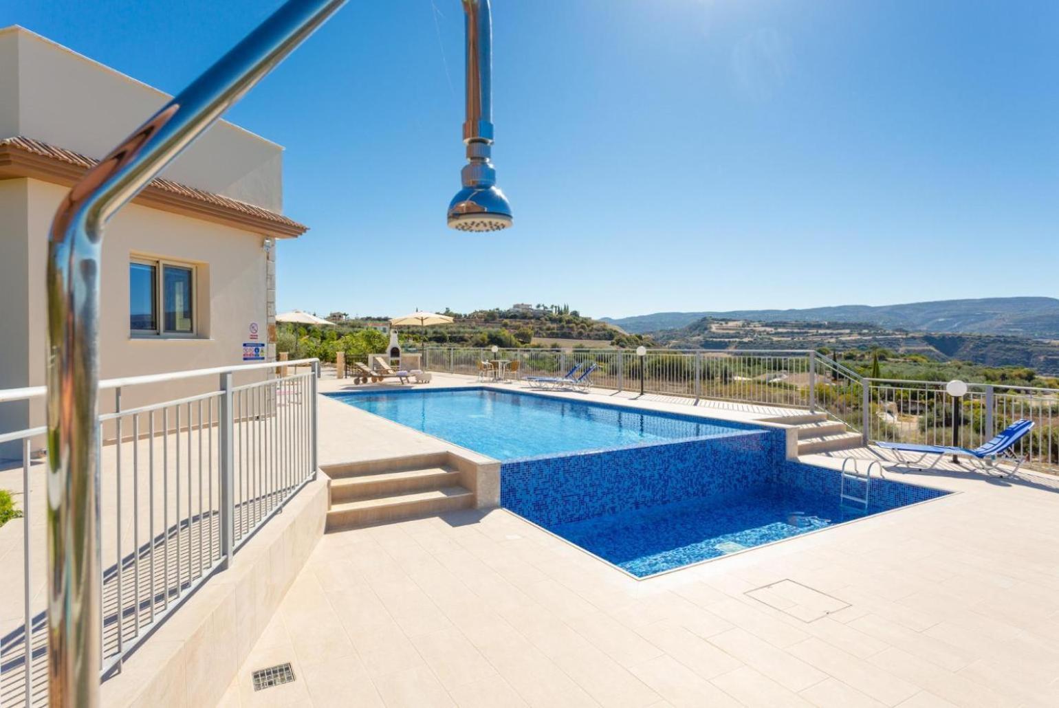 Villa Christel Lachi Exterior photo