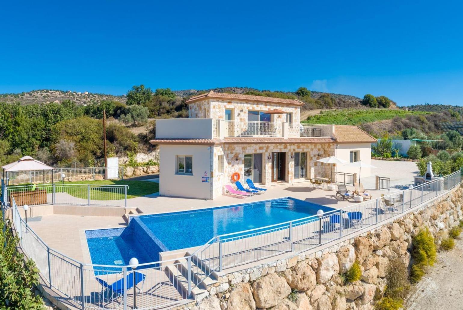 Villa Christel Lachi Exterior photo